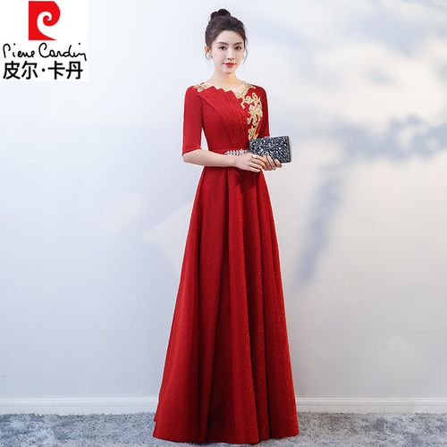 晚礼服为何成诗歌朗诵的舞台符号?-图2 晚礼服为何成诗歌朗诵的舞台符号?-图2