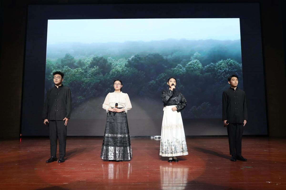 诗歌朗诵情景剧，诗歌朗诵情景剧表演-图2