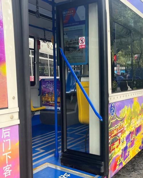 诗歌公交车,载着诗意驶向何方?-图3 诗歌公交车,载着诗意驶向何方?-图3