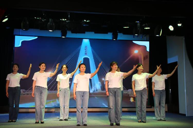 团队精神诗歌朗诵,如何凝聚人心共鸣?-图1 团队精神诗歌朗诵,如何凝聚人心共鸣?-图1