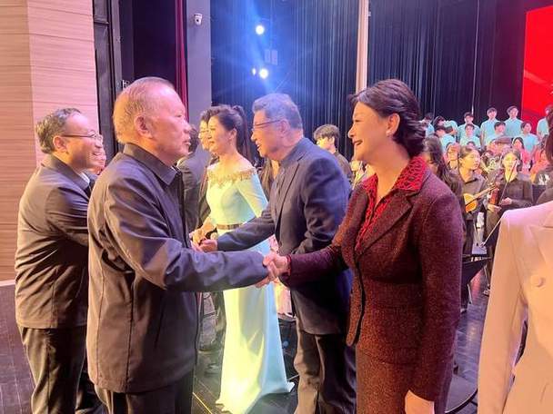 慈善诗歌朗诵，如何传递温暖力量？-图2