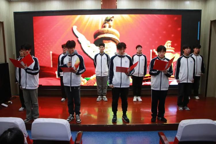 爱国青春如何借诗歌朗诵绽放？-图1