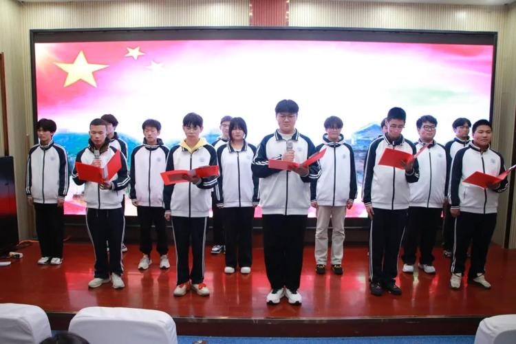 爱国青春如何借诗歌朗诵绽放？-图2