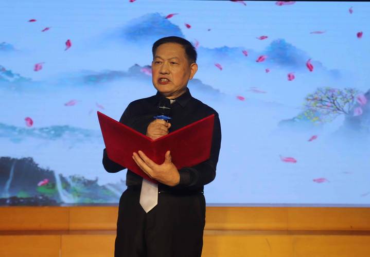 诗歌朗诵名人有何魅力?-图1 诗歌朗诵名人有何魅力?-图1