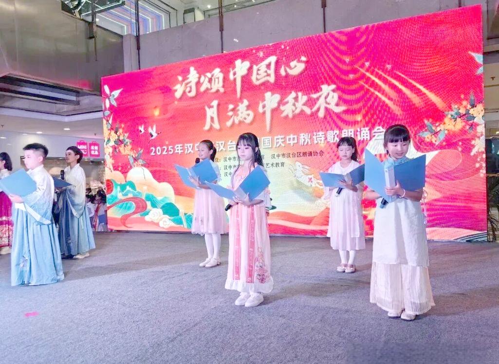 中秋诗歌朗诵,为何动人?-图1 中秋诗歌朗诵,为何动人?-图1